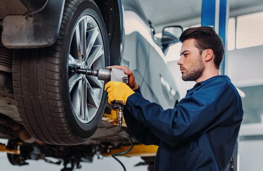 Carbique Car Service: rivoluziona la tua guida con il montaggio di pneumatici e lequilibratura delle ruote da parte di esperti